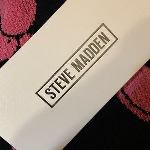 Steve Madden White Box with Silver Logo